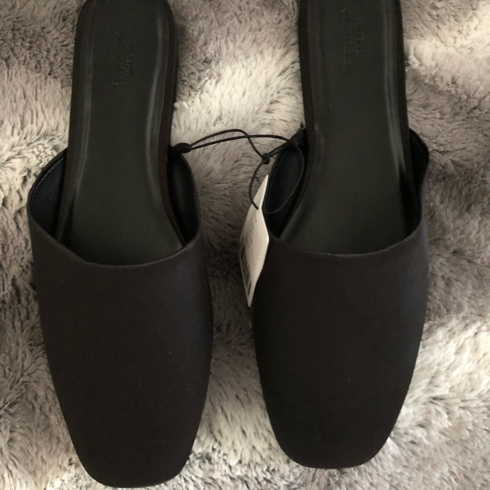 NWT satin black shoes